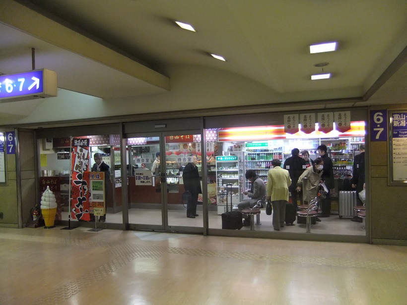 加賀白山そば金沢駅ホーム中2階店舗＠JR金沢駅１20131203.JPG