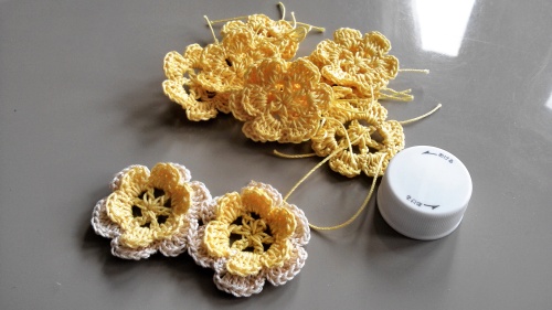 かぎ針編みで花モチーフ編んでます 自由活動 楽天ブログ