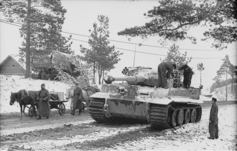 Bundesarchiv_Bild_101I-458-0076-31_Russland_Soldaten_auf_Panzer_VI_Tiger_I_im_Winter.jpg