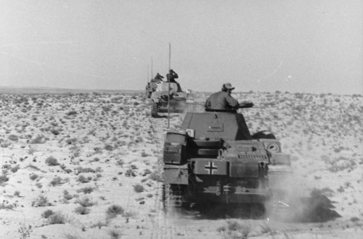 Bundesarchiv_Bild_101I-783-0149-24,_Nordafrika,_Panzer_II_in_Fahrt.jpg
