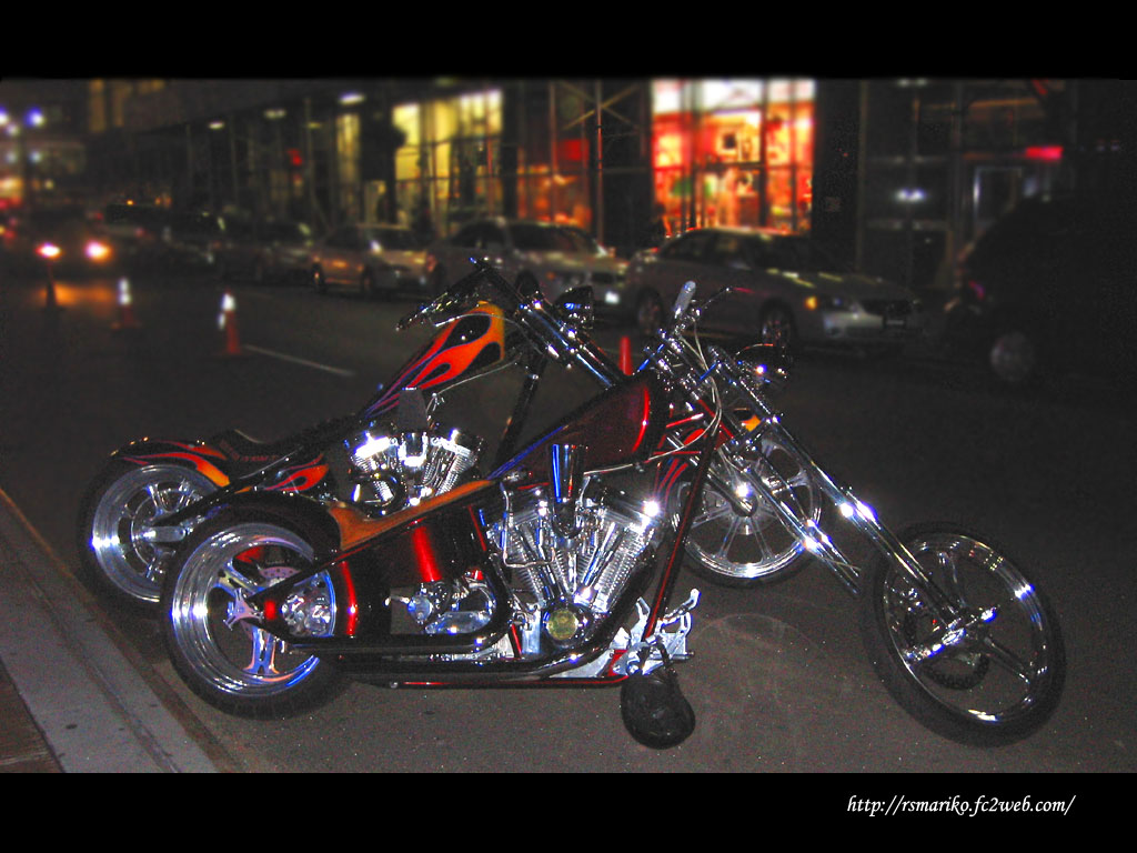 256_Motorcycles - at the street