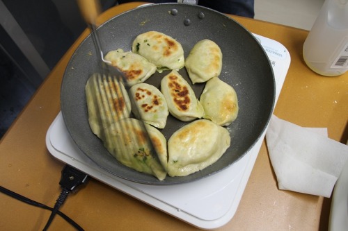 20515MIFO餃子パーティ焼き餃子.jpg