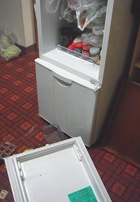 壊れた冷蔵庫.JPG