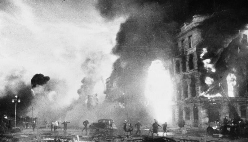 WIK_Stalingrad_civilians-fleeing-the-destruction.jpg