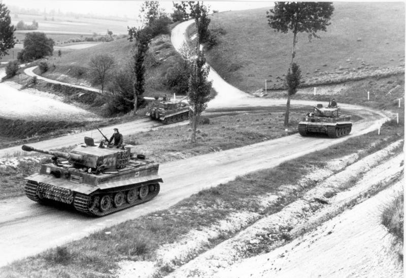 Bundesarchiv_Bild_101I-299-1804-11_Nordfrankreich_Panzer_VI_Tiger_I.jpg