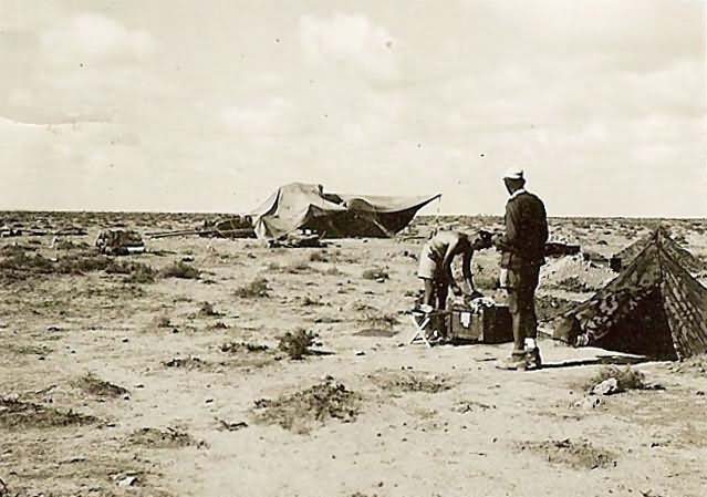 German_afrika_korps_troops_by_tent_in_desert.jpg