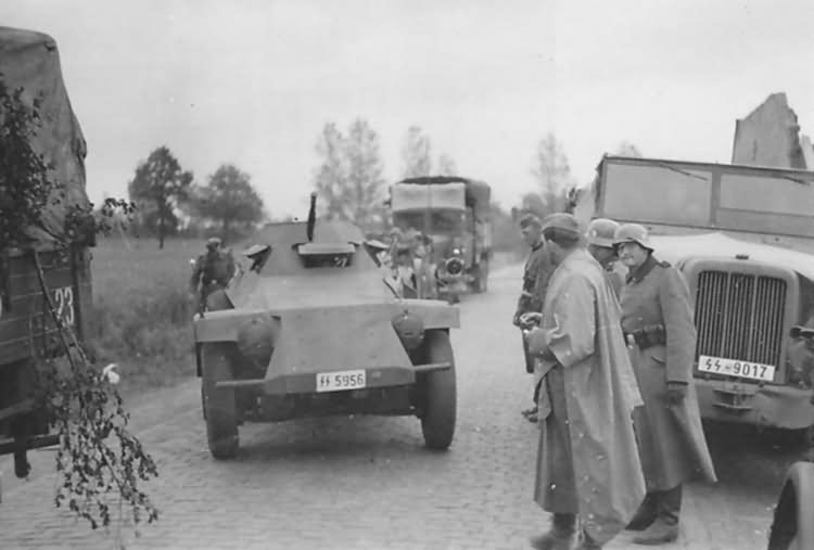 SdKfz_221_waffen_ss.jpg
