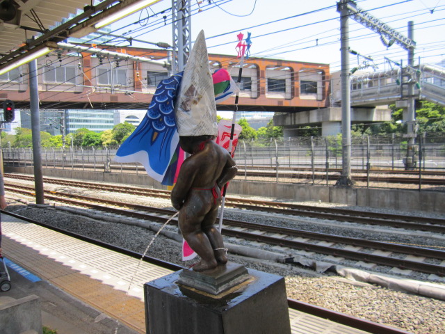 小便小僧の後姿