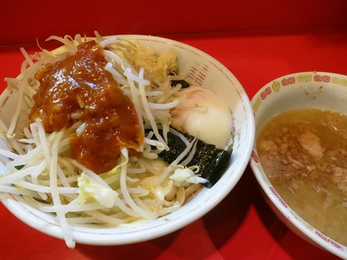 20140326_ラーメン二郎府中店_小つけ麺にチーズ、温泉玉子、ミートソースweb.JPG