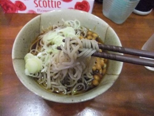 めんや山翠＠水戸の冷しぶっかけそば＋納豆２