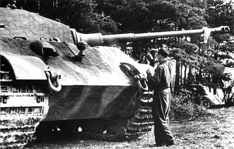 Tiger_2_tank_with_zimmerit_2.jpg