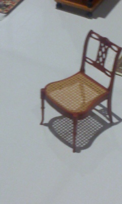 精巧な椅子.JPG