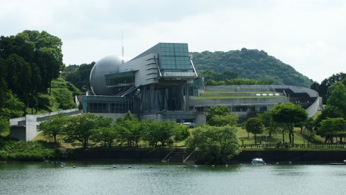 佐賀県立宇宙科学館　湖側