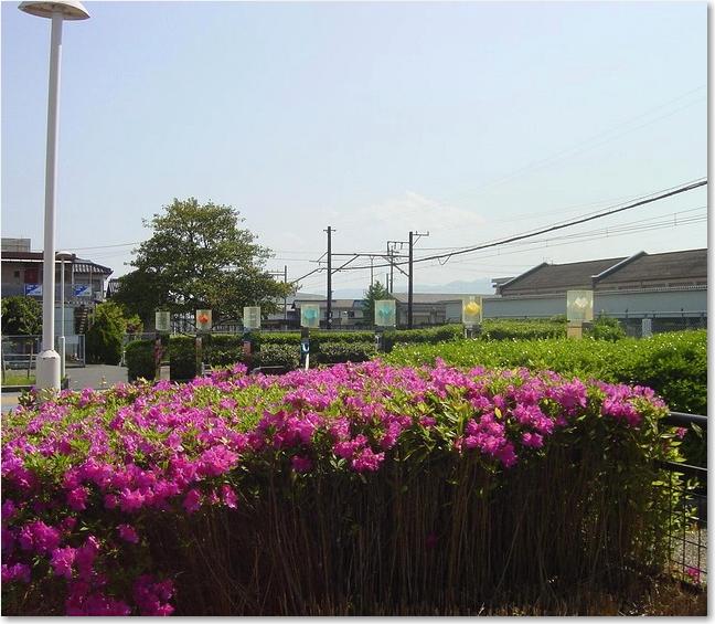 09駅前のモニュメント