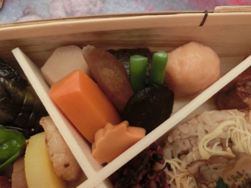 日影茶屋　花暦弁当　師走　煮物.jpg