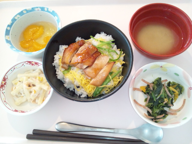 鶏照り焼き丼.jpg