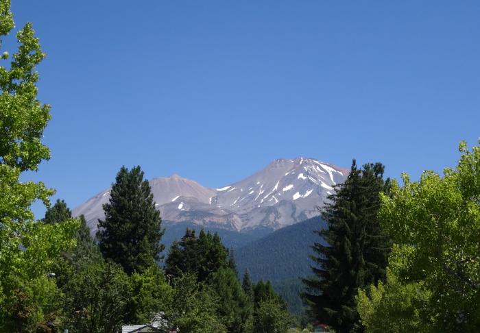 8:4シャスタ山.jpg