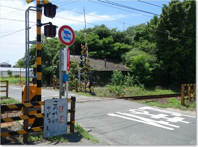 21すぐ左が渥美線