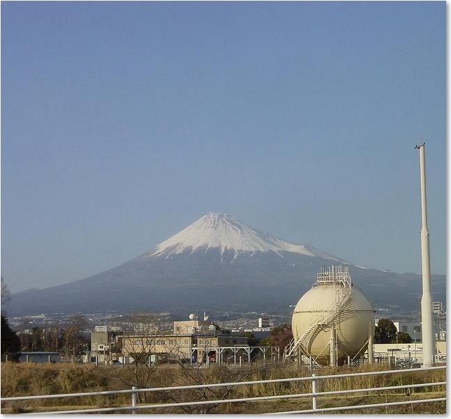 65富士にガスタンク