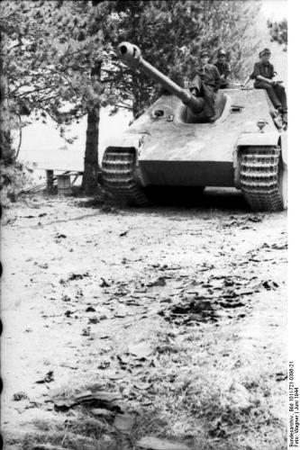 Bundesarchiv_Bild_101I-721-0396-21,_Frankreich,_Jagdpanther.jpg