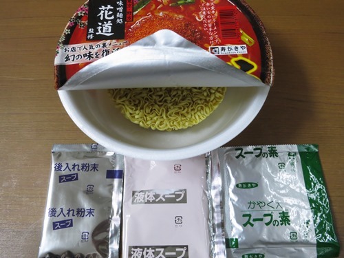 20140623_寿がきや花道監修_辛味噌番長ラーメン開封web.JPG