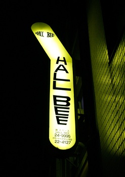 hallbee01.jpg