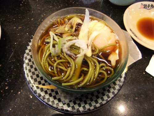 保木間１丁目・すし銚子丸の茶そば１