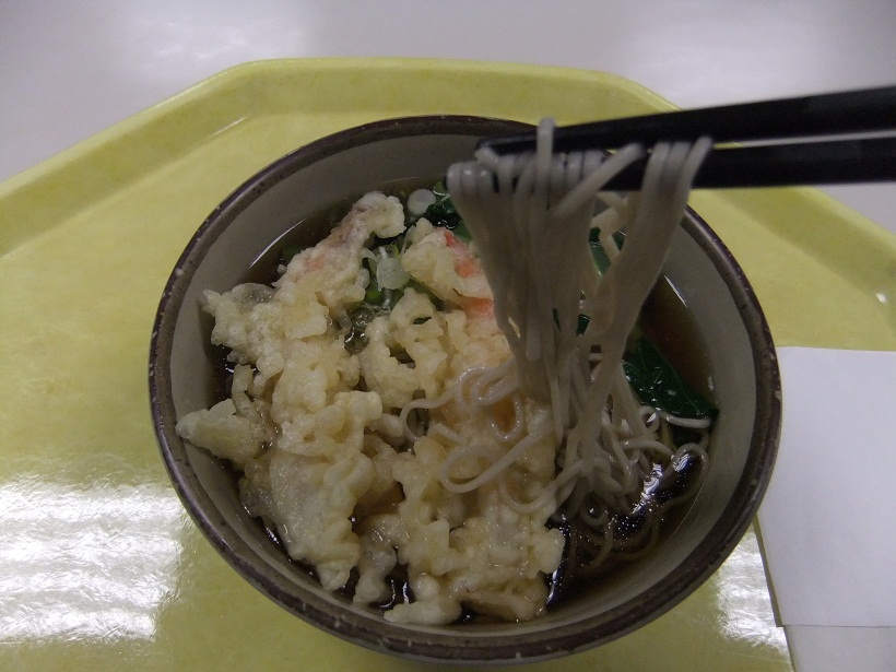 足立区役所職員食堂の天ぷらそば２20120606.JPG