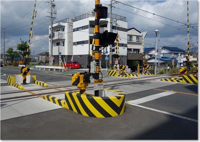 23この踏切を渡ります