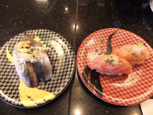 保木間１丁目・すし銚子丸の寿司２(鮮真いわし180円・炙り明太子にぎり250円)