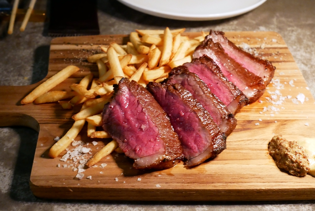 T-MARKET PUBLIC TABLE　国産牛ランプの厚切りステーキ＆フリット.JPG