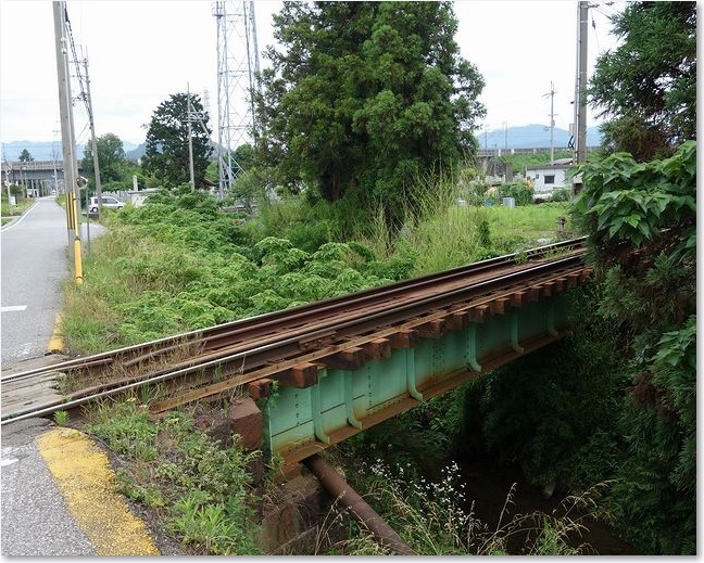 12その横の鉄橋
