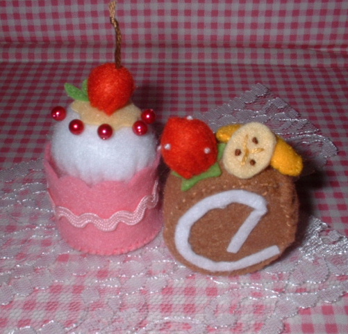 モカロールケーキ&チェリーケーキ