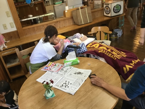 2019.5.21阪井さんとクロスワードパズル.JPG