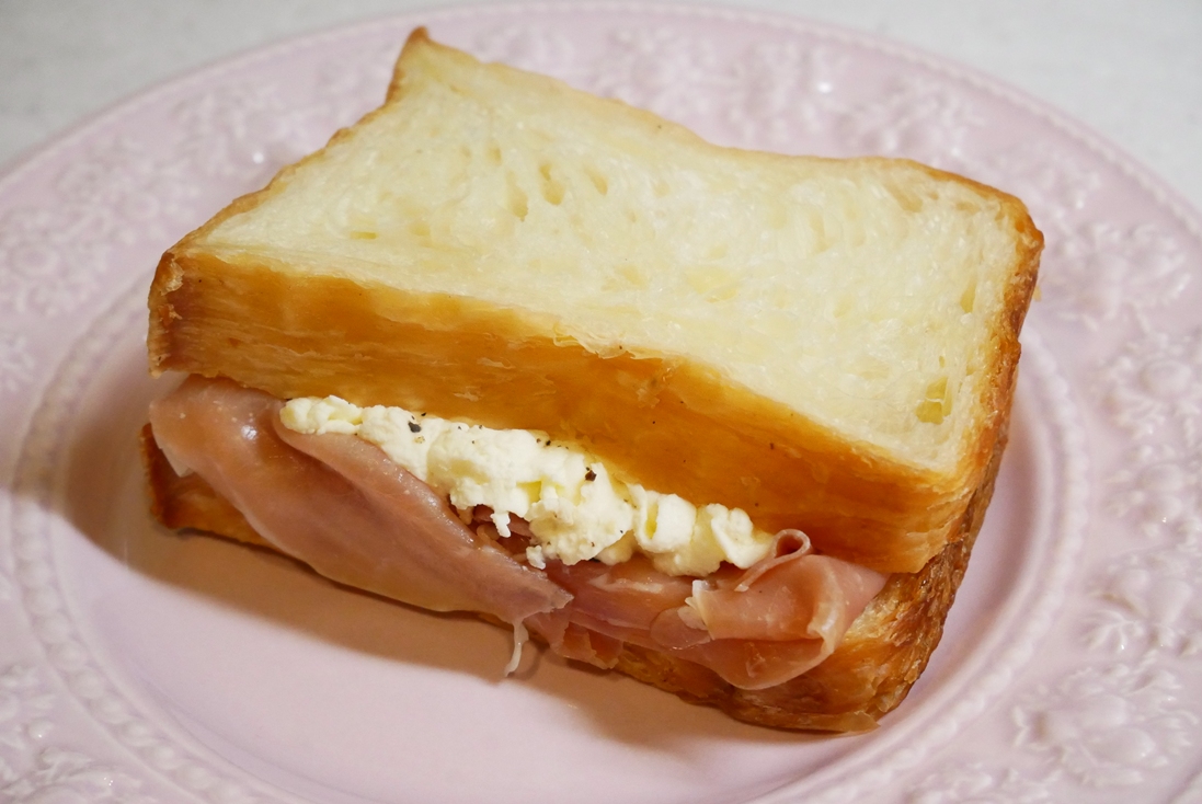 saint de gourmand　.生ハムと自家製マスカルポーネ　クロワッサンサンド.JPG