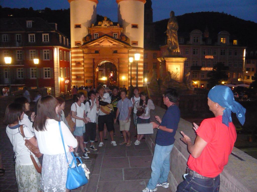 突発的カラオケ大会？