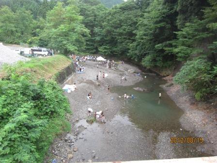 川遊びの子供たち.JPG