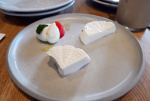 ＧＯＯＤ　ＣＨＥＥＳＥ　ＧＯＯＤ　ＰＩＺＺＡ　３種のフレッシュチーズ.JPG