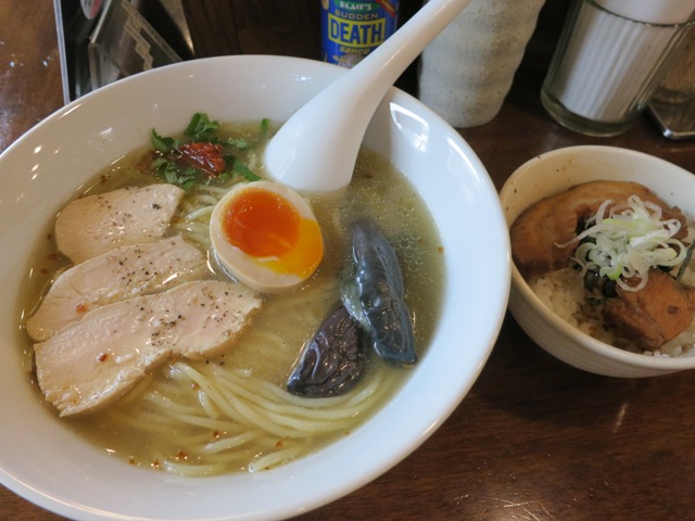 20120727_ラハメンヤマン鶏の冷た～い塩らはッ！ミニチャーシュー丼web.JPG