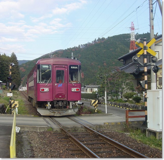 01赤池駅から去ってゆく車両