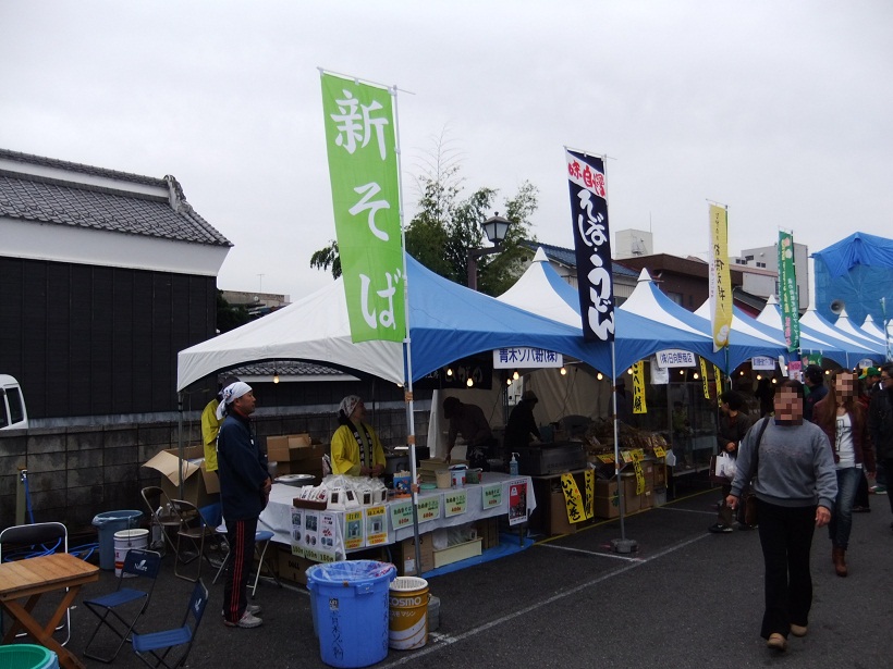 とちぎ秋まつりの露店（そば店２）20121111.JPG