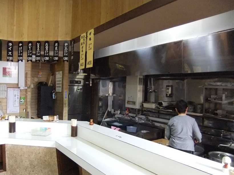 立ち食いそば屋の店内（クイズ用）.JPG