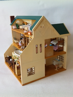 緑の丘の大きなお家