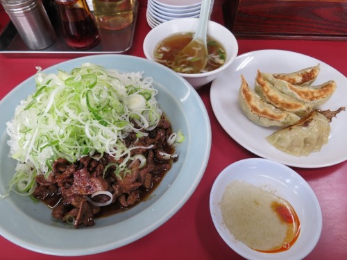 20160618_菜苑_純レバ丼とぎょうざ.JPG