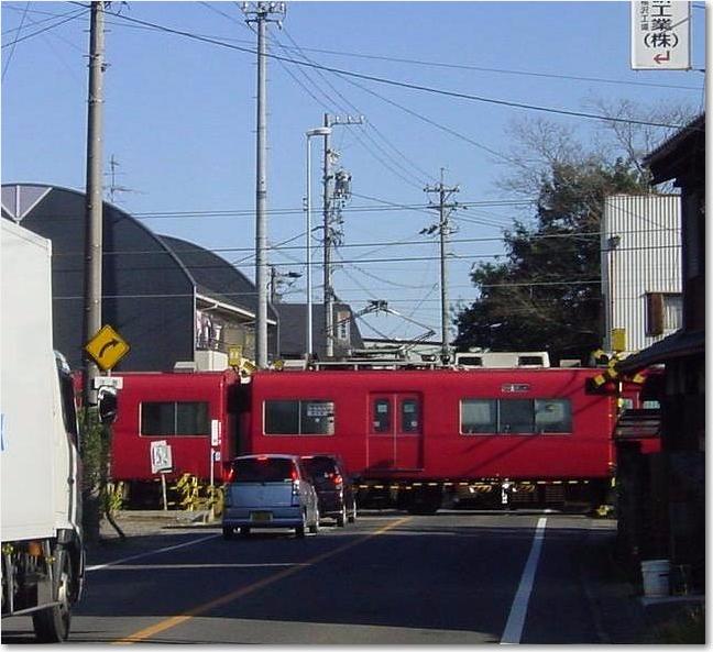12赤い踏切R.JPG