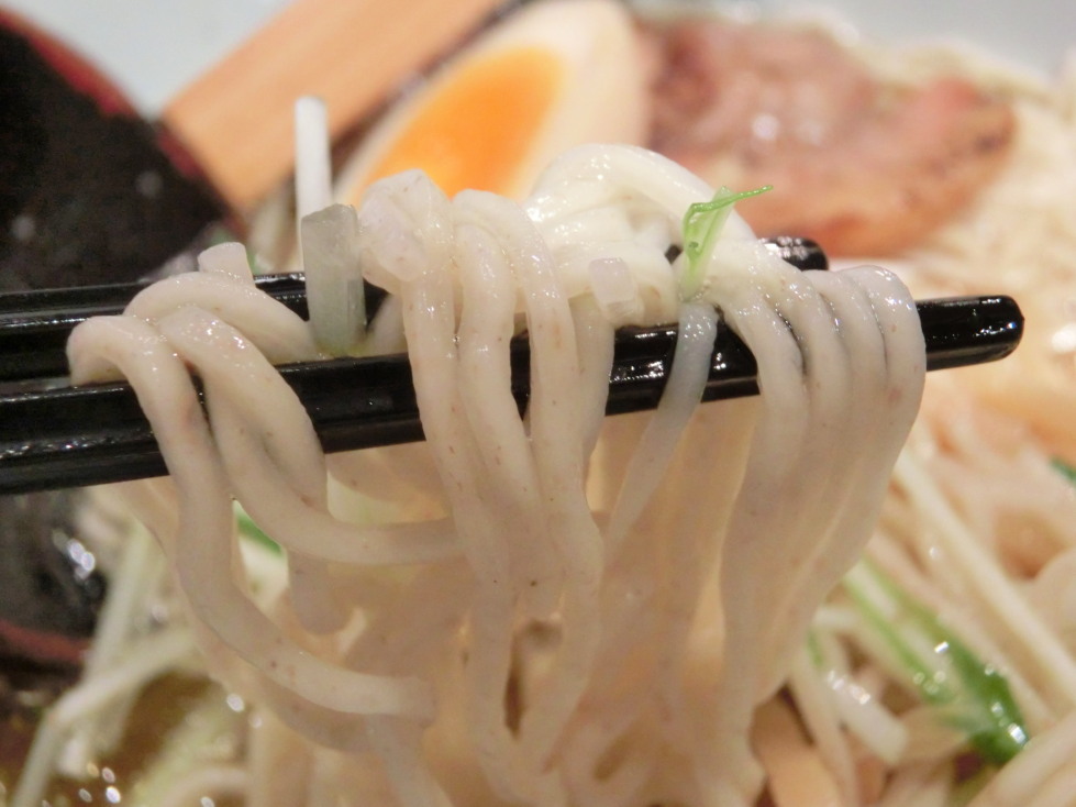 ＡＦＵＲＩ　柚子塩ラーメン　麺アップ.jpg