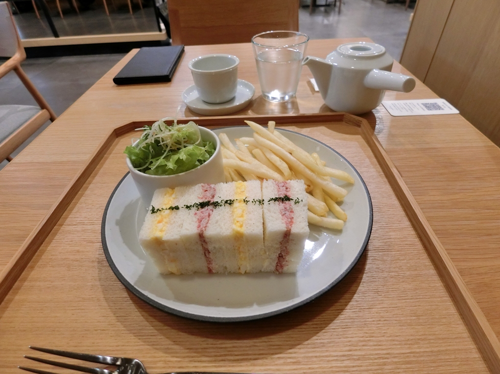 LEXUS MEETS...　コンビーフと玉子のサンドウィッチ＆和紅茶.JPG