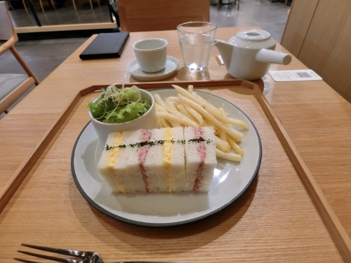 LEXUS MEETS...　コンビーフと玉子のサンドウィッチ＆和紅茶.JPG