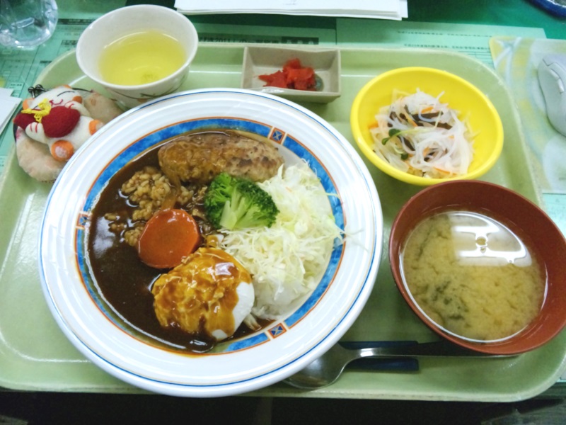 H25.11.21_特別定食全景（ロコモコ）.jpg