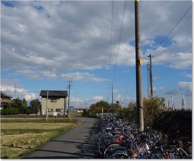 09では線路沿いに